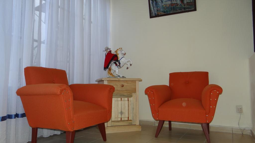 Casa De Huespedes Isabella Hotel ซูเกร ภายนอก รูปภาพ